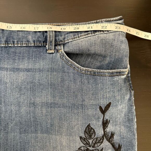 Simply Vera Wang Skinny Jeans Womens Plus Sz 24W Blue Embroidered Flowers Denim - Picture 12 of 15
